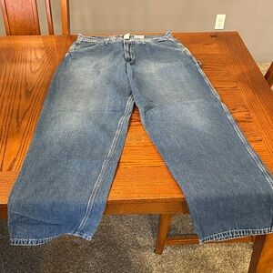 Men’s vintage Lucky Brand cargo Jeans size 36 inseam measures about 34”